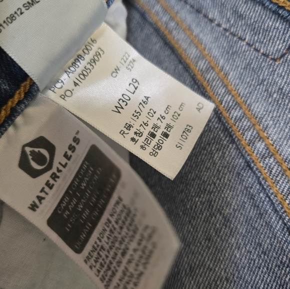 Levi's Premium High Rise Slim Straight Women's Jeans 30 Medium Wash - Picture 9 of 9